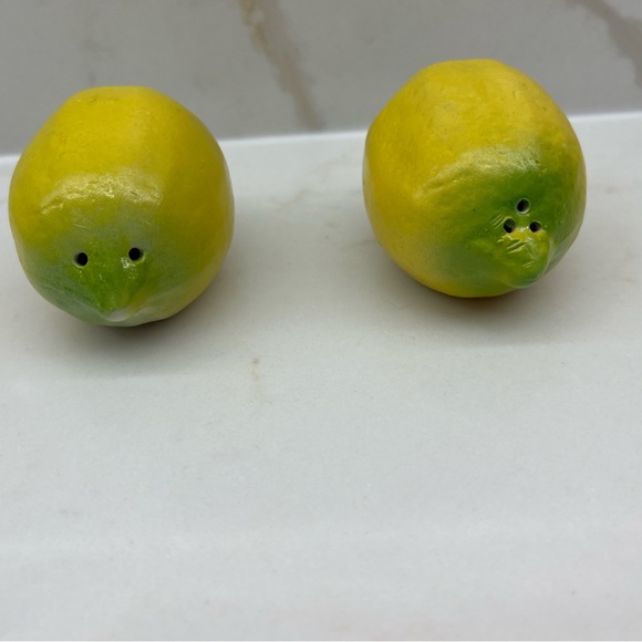 Vintage Pair of Lemon Salt and Pepper Shakers - Picture 5 of 7